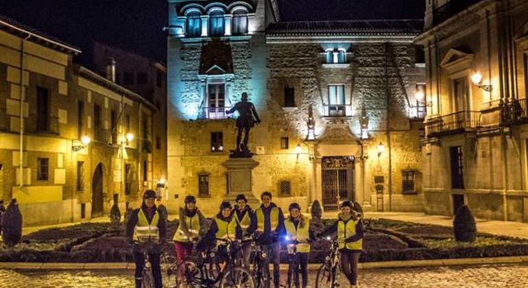 Passeio nocturno de bicicleta em Madrid Organizado por Rent & Roll