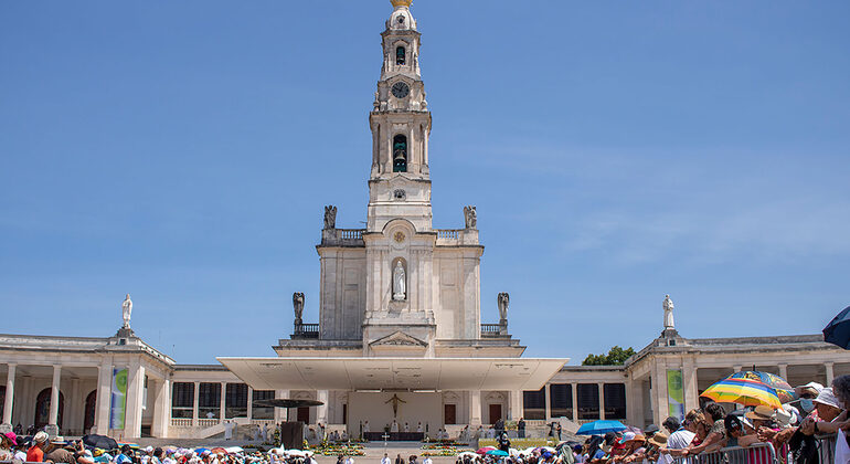 Depuis Lisbonne : Visite partagée de Fátima, Batalha, Óbidos, Nazaré Fournie par SWINGO by Avenidas