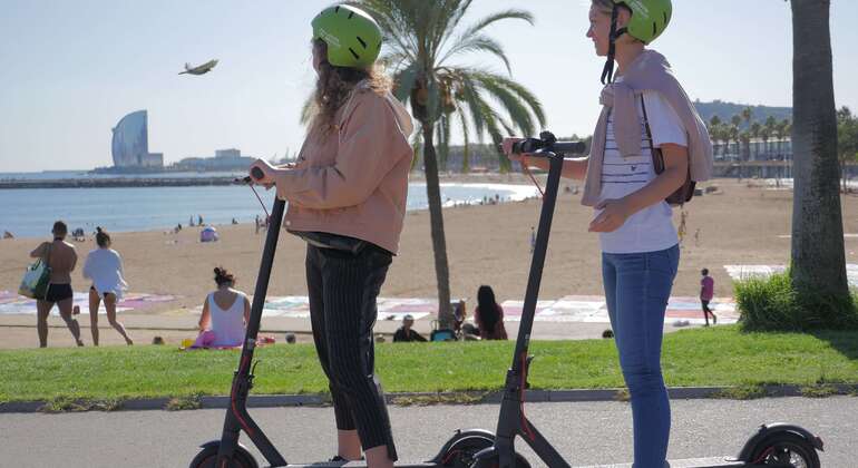 Excursion d'une heure sur la plage de Barcelone en scooter électrique