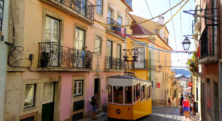 free-tour-around-the-downtown-area-baixa-and-chiado-es-2