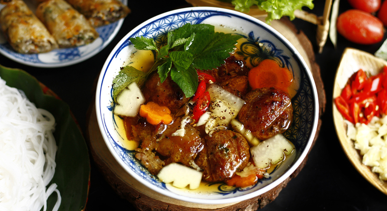 Excursão de comida de rua especial de Hanói Organizado por Anne