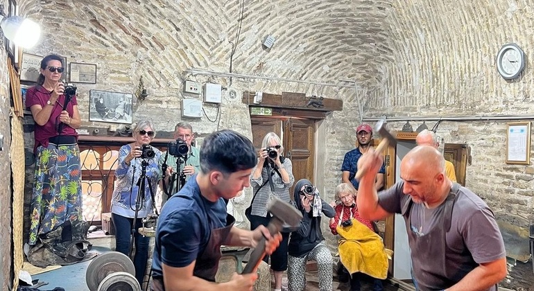 Aula de ferreiro - Fabricação de facas em Bukhara Organizado por Alikhan Sadiriy