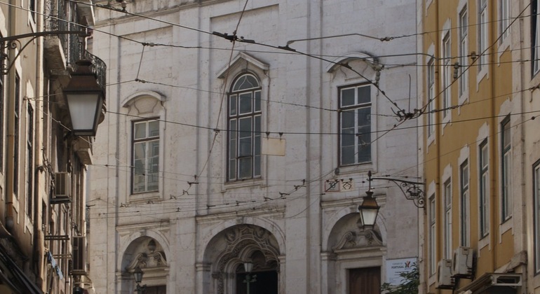 night-walking-tour-in-alfama-es-4