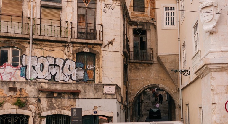 night-walking-tour-in-alfama-es-5