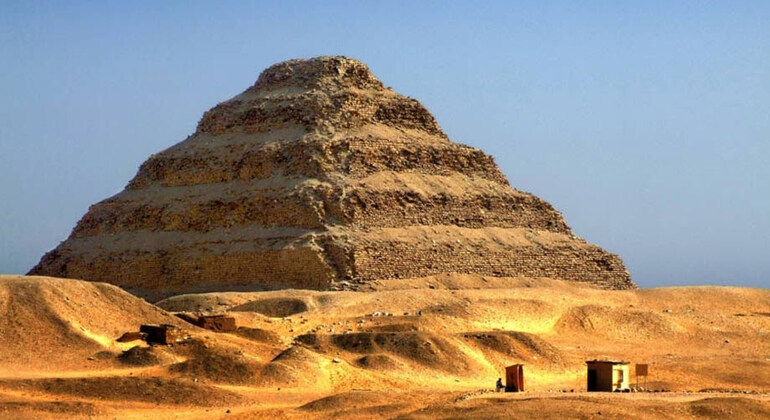 Le Caire : Visite privée d'une journée des pyramides de Gizeh, de Saqqara et de Memphis avec déjeuner