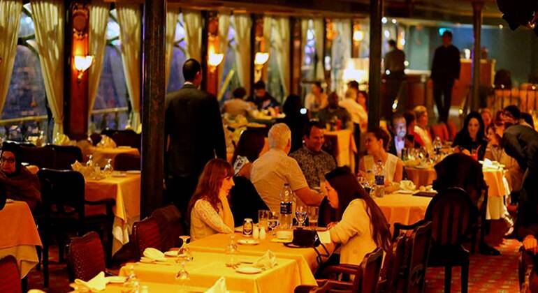 El Cairo Cena en Crucero y Espectáculo Oriental