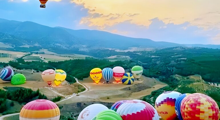 Pamukkale Sonnenaufgang Heißluftballonfahrt Bereitgestellt von FLY ADVENTURE TRAVEL AGENCY