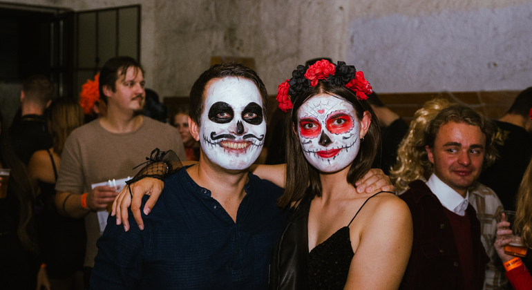 Carnival Extravaganza Porto Pub Crawl Portugal — #8