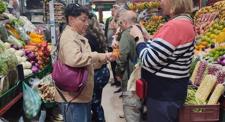 Fruit Tour at the VII de Agosto Market Colombia &mdash; #3