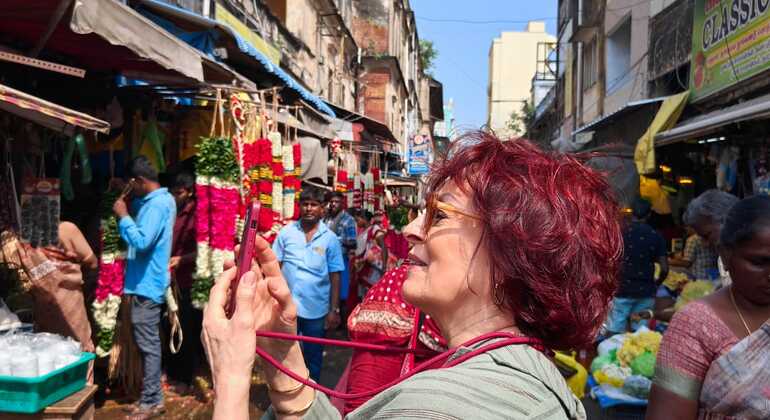 Esplorazione dei mercati magici di Chennai - Esperienza a piedi guidata di 2 ore Fornito da Travel Like Nomads