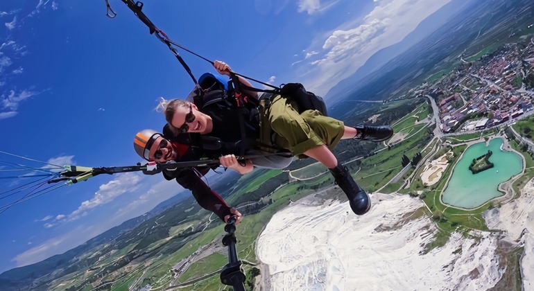 Pamukkale Paragliding Bereitgestellt von FLY ADVENTURE TRAVEL AGENCY