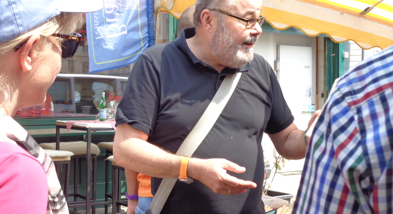 Recorrido gastronómico a pie por el Naschmarkt de Viena Operado por Peters Naschmarkt Food Walks