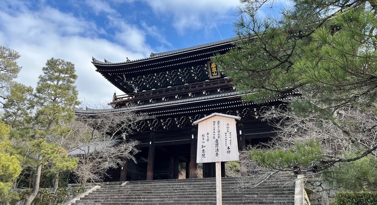 Kyoto Free Walking Tour in Gion District!