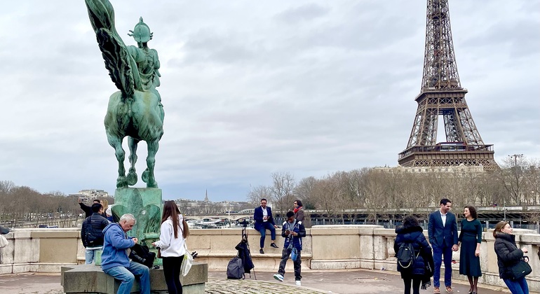 Free Tour History, Photography and Curiosities with the Eiffel Tower