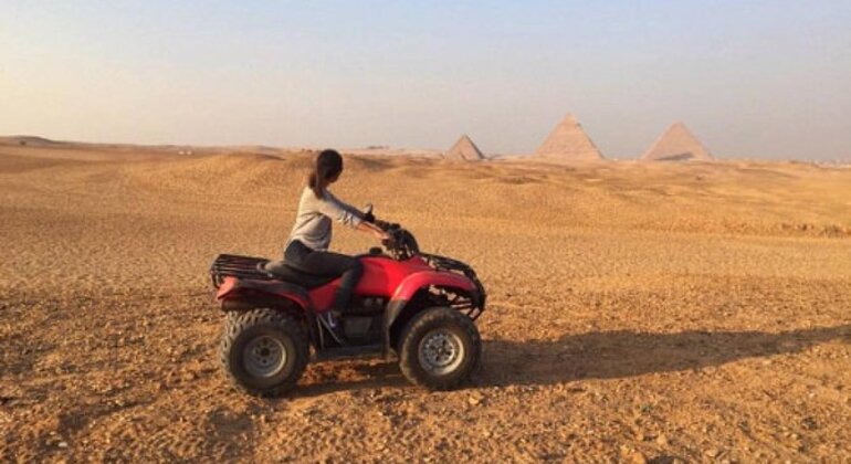 Excursión en quad por las pirámides de Guiza Operado por Hoda Gamal