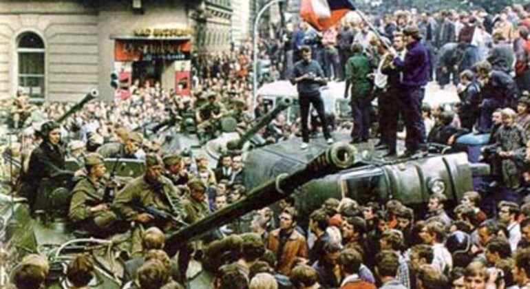 Tour gratuito Città Nuova di Praga, seconda guerra mondiale e comunismo Fornito da I Love Praag