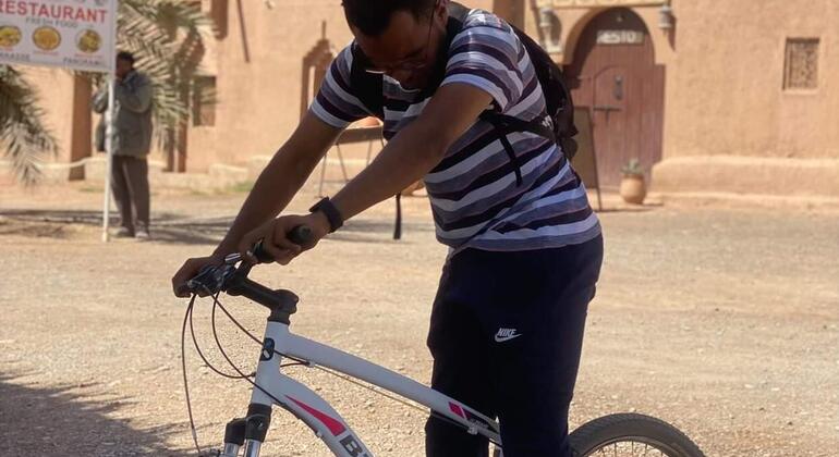 Esplorate Skoura in bici elettrica con una guida locale, Morocco