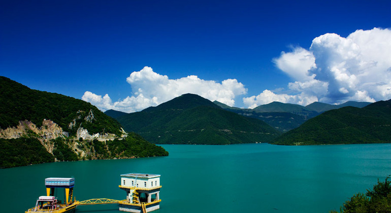 Zwischen Himmel und Erde Bereitgestellt von Argo travels Georgia