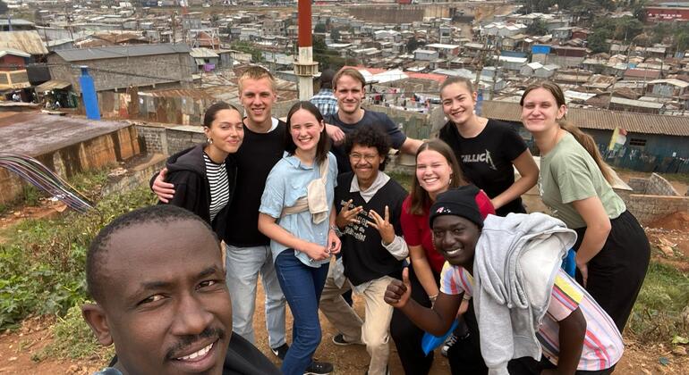 Experiência de visita ao bairro de lata de Kibera Organizado por Rapela