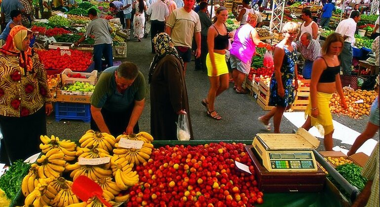 Tour in barca del fiume Manavgat da Alanya con cascata e bazar turco Fornito da Vakare Travel