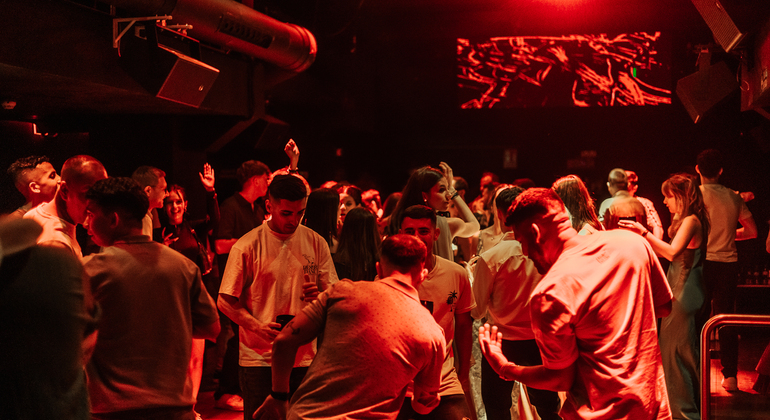 Barcelona: Fiesta en Albergues  España — #7