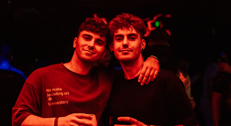 Barcelona: Fiesta en Albergues  España — #8