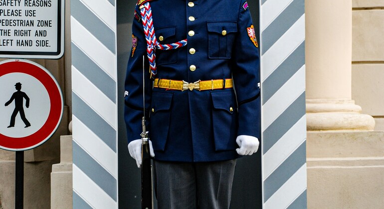 Visita clásica gratuita del Castillo de Praga, Monasterio de Strahov y Barrio del Castillo República Checa — #2