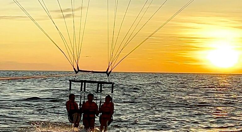 Aventura nas alturas: Excursão de Parasailing com transporte Organizado por Saeed ahmed