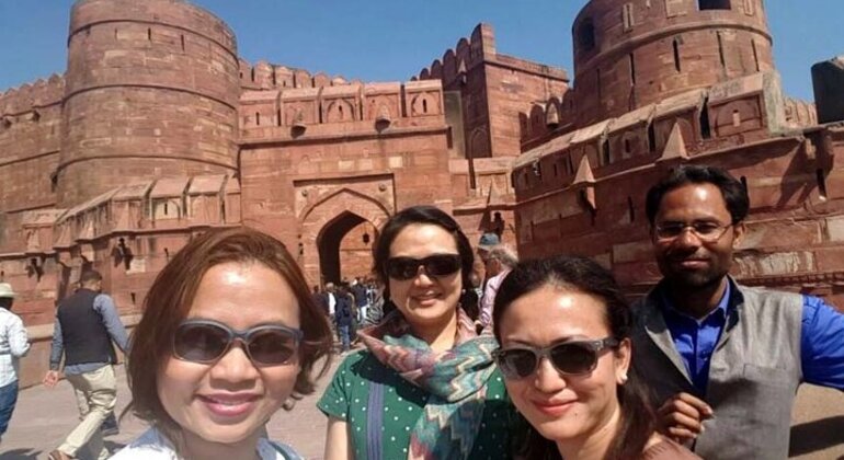 Giornata di visita al Taj Mahal in auto da Delhi India — #1