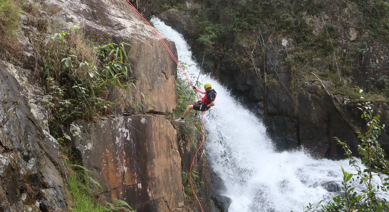 Canyoning Opção completa com almoço de piquenique Organizado por Highland Sport Travel