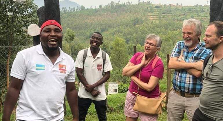 Visite guidée du café de la montagne de Huye Fournie par MUGISHA Oscar