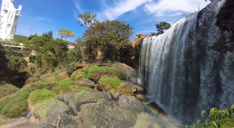 Explorar Dalat de carro particular