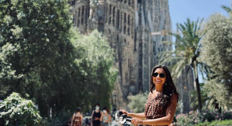 Visita della città in bicicletta Scatti fotografici e tapas Fornito da Cycling Tour Barcelona