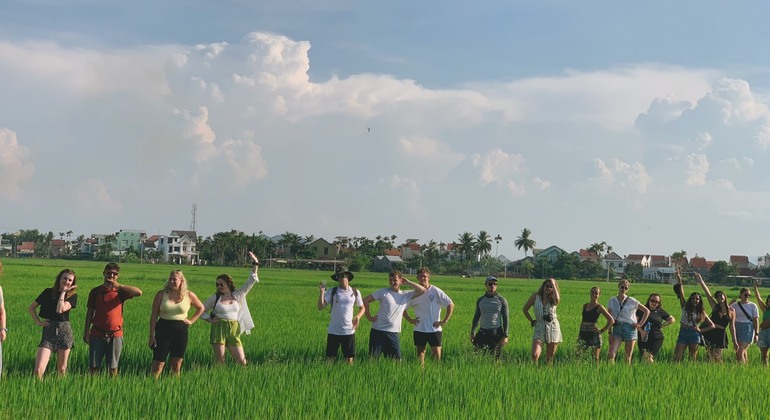 Tour in bicicletta della campagna di Hoi An - Villaggio vegetale di Tra Que e Basketboat