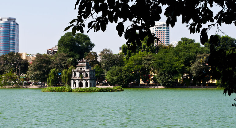 Tour serale di Hanoi con cyclo e spettacolo di marionette sull'acqua