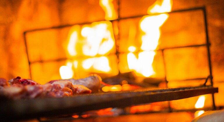 Faça um churrasco argentino e prove vinho no terraço de um local Organizado por Fede