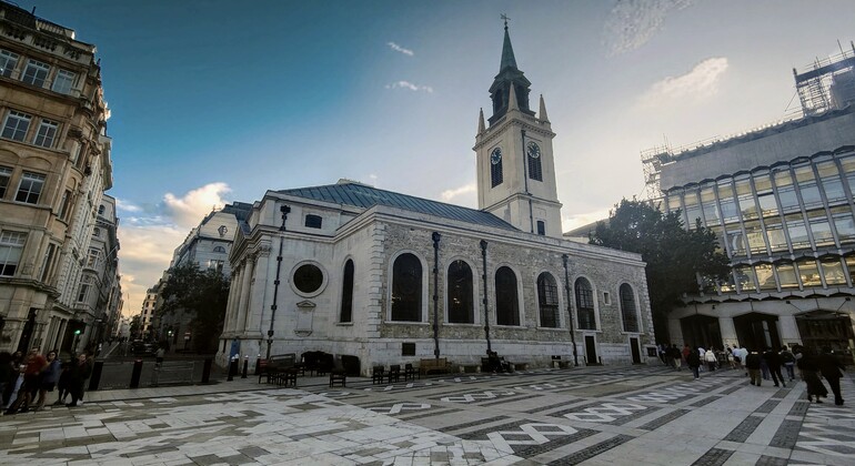 london-historical-sightseeing-walking-tour-the-bull-the-dragon-es-12