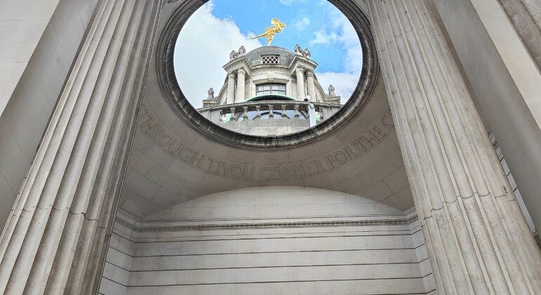 london-historical-sightseeing-walking-tour-the-bull-the-dragon-es-15