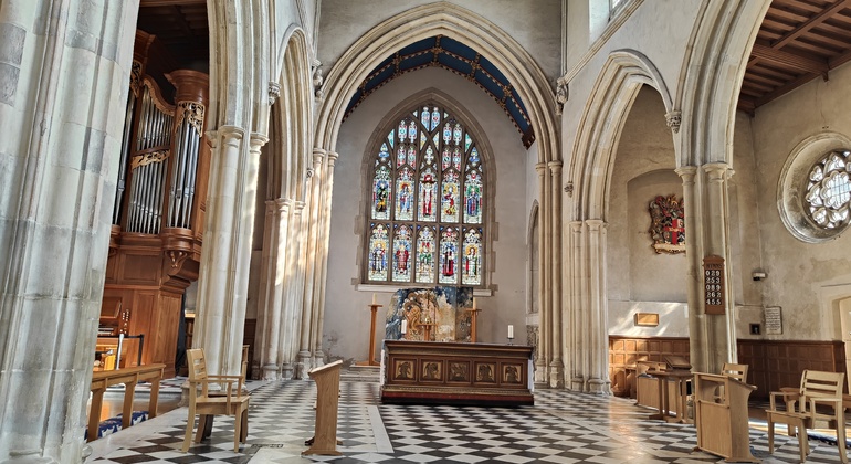 london-historical-sightseeing-walking-tour-the-bull-the-dragon-es-10