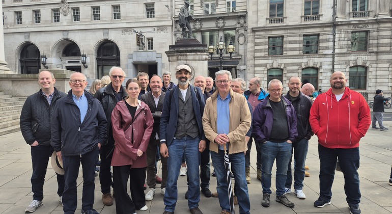 london-historical-sightseeing-walking-tour-the-bull-the-dragon-es-14