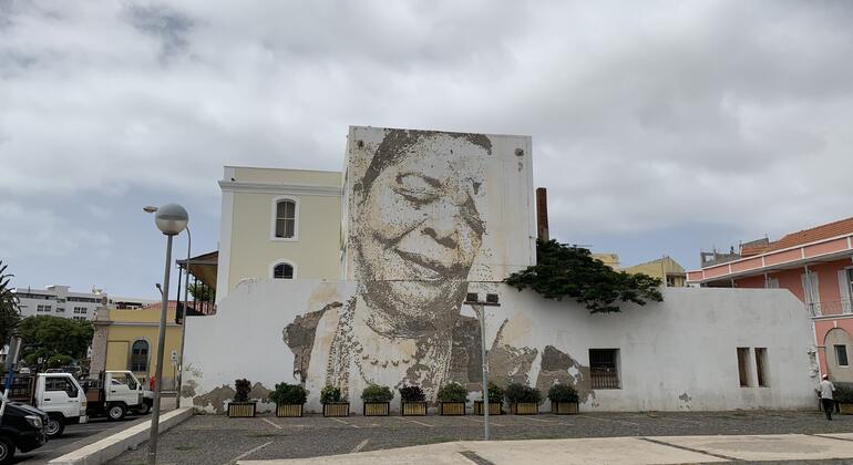 Visita à cidade com música ao vivo Organizado por Marion Touray