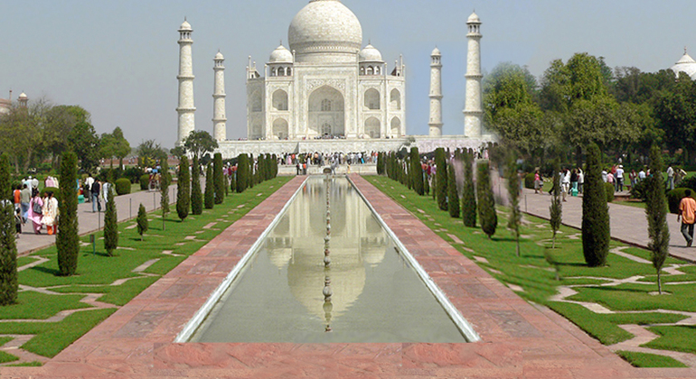 Taj Mahal Tour by Gatimaan Train from Delhi