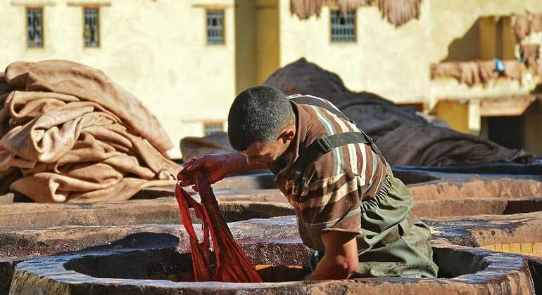 discover-the-hidden-treasures-of-old-medina-fez-en-4