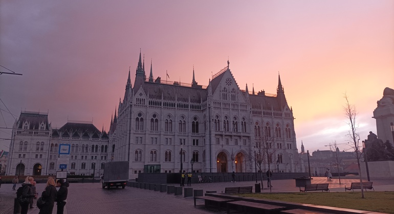 Os vermelhos em Budapeste - Perspetiva de um guia local sobre a história do comunismo Organizado por Brigitta Malik