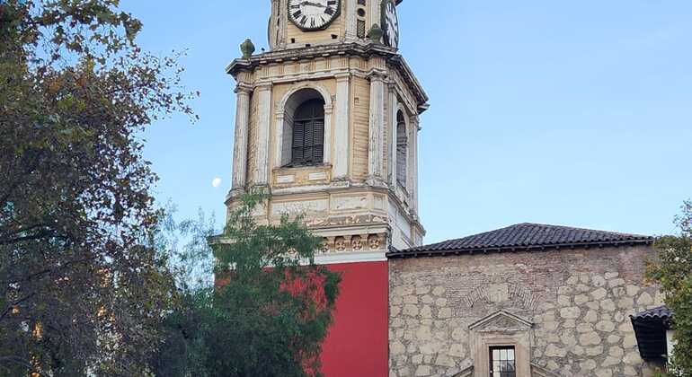 Conoce Santiago con una Residente Local Free Tour Operado por Camila Rodríguez Flores