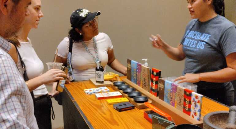 Historical walking tour with toast at the end, in Casco Antiguo 