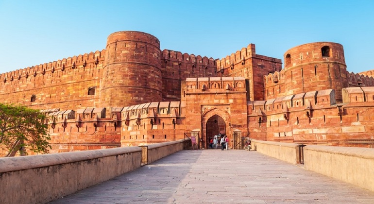 Excursion d'une journée au Taj Mahal, au Fort d'Agra et au Baby Taj depuis Delhi en voiture