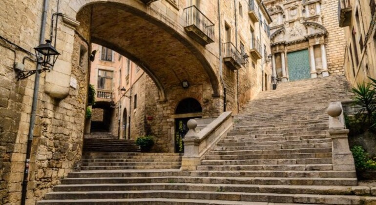 Tour gratuito della Girona delle tre culture Fornito da Arkeo Tour