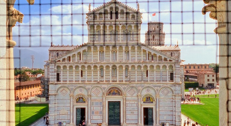 Visite complète du champ des miracles avec escalade de la tour penchée Fournie par Pisa Explorer