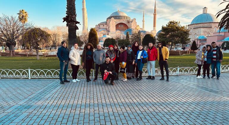 Trésors intemporels : Un voyage dans la vieille ville d'Istanbul:Casque d'écoute gratuit Fournie par walkytalky